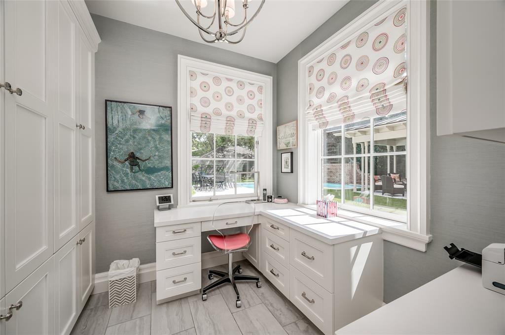 2131 Brentwood Drive, Houston, Texas image 24