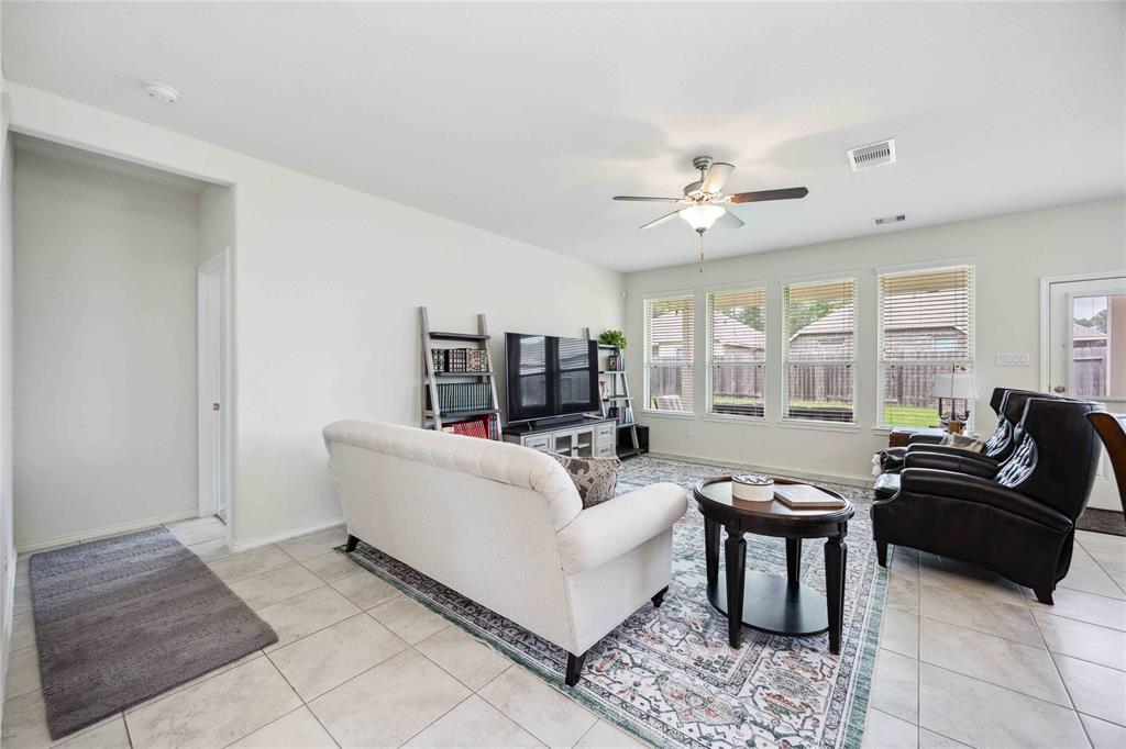 2909 Fox Ledge Court, Conroe, Texas image 4