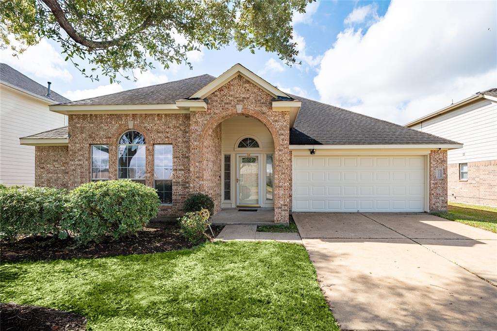 1230 Shirleen Drive, Stafford, Texas image 1