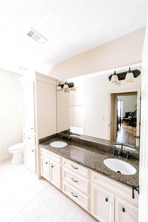 7 New Oak Trail, Humble, Texas image 38