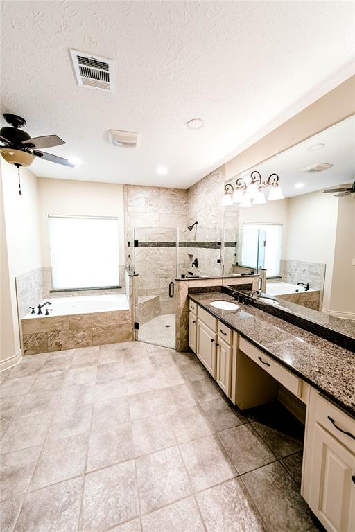 7 New Oak Trail, Humble, Texas image 19