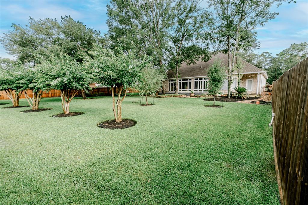 7 New Oak Trail, Humble, Texas image 4