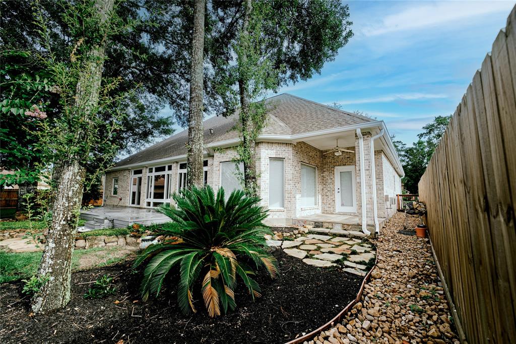 7 New Oak Trail, Humble, Texas image 7