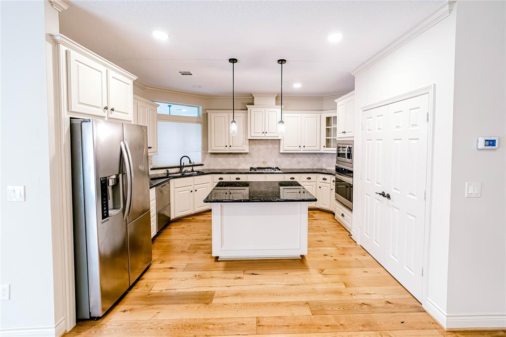 7 New Oak Trail, Humble, Texas image 33