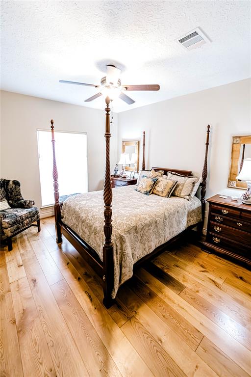 7 New Oak Trail, Humble, Texas image 37