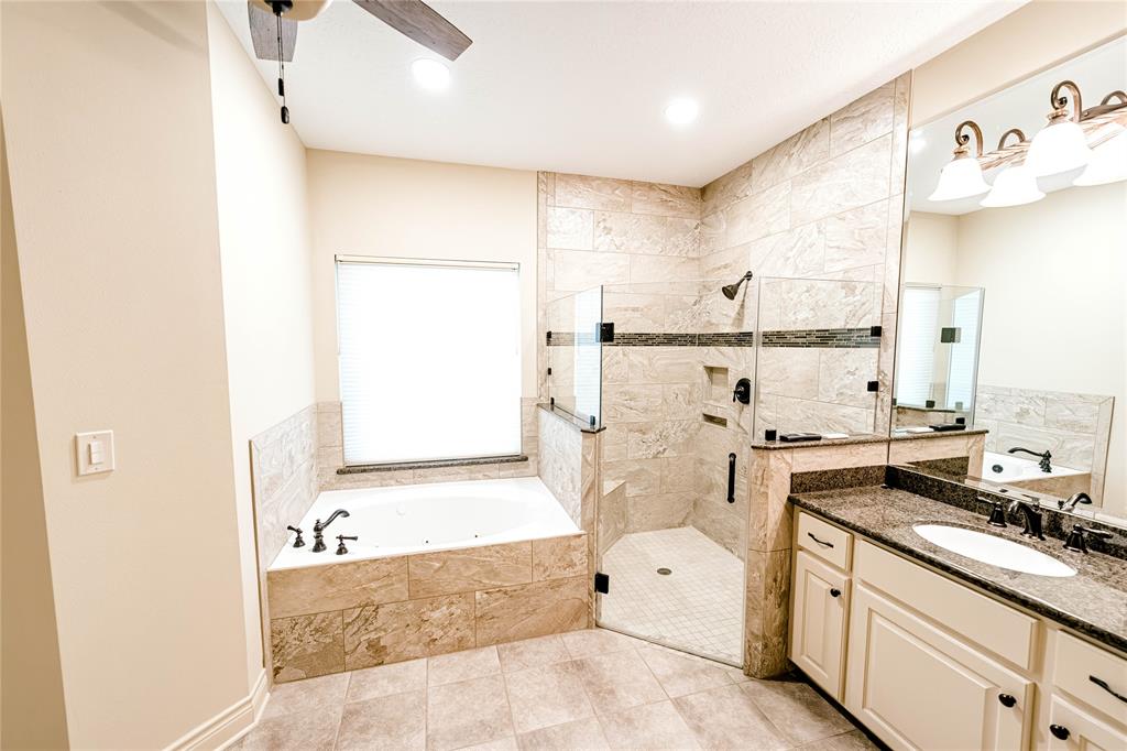 7 New Oak Trail, Humble, Texas image 24