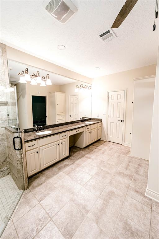 7 New Oak Trail, Humble, Texas image 18