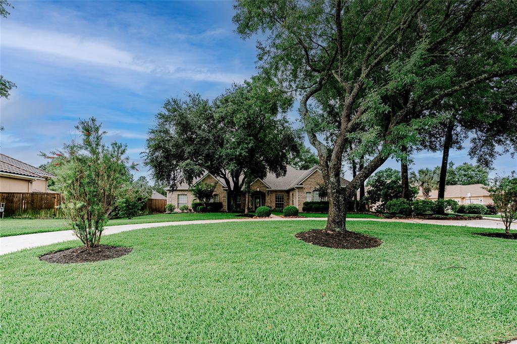 7 New Oak Trail, Humble, Texas image 2