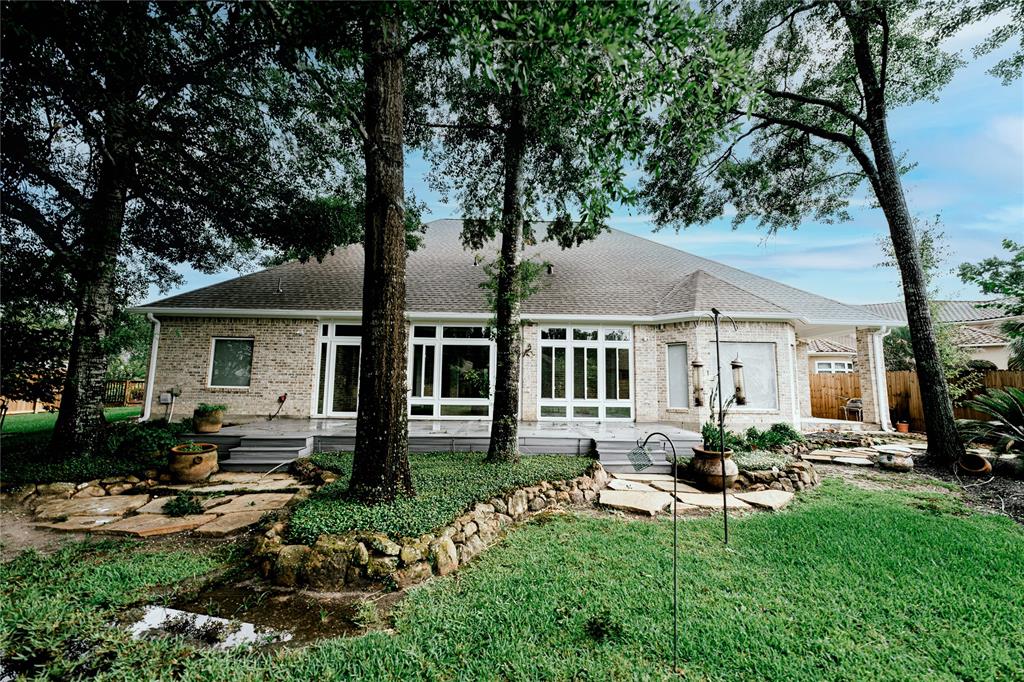 7 New Oak Trail, Humble, Texas image 5