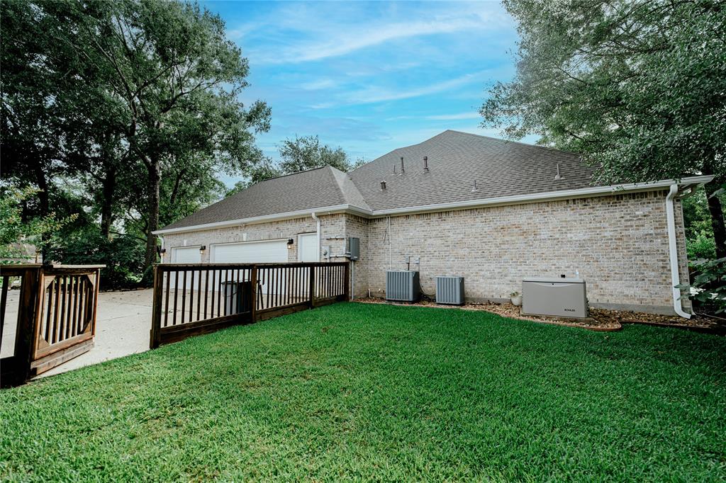 7 New Oak Trail, Humble, Texas image 8