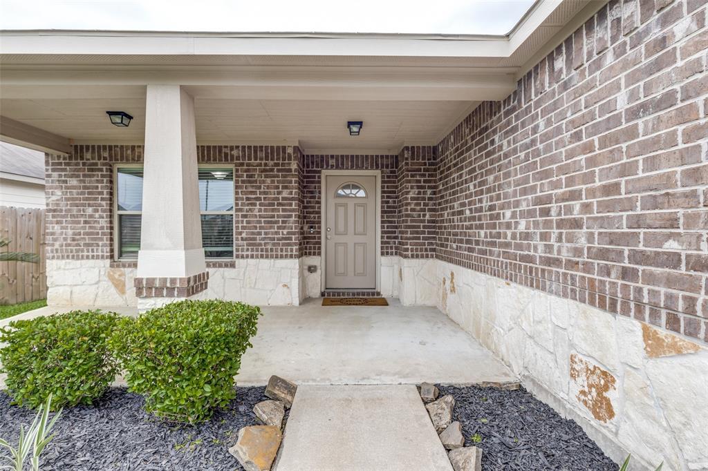 619 Palo Alto Court, Rosharon, Texas image 3