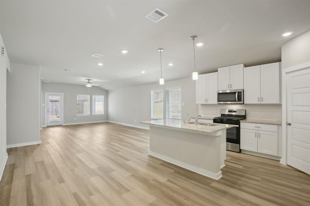 1492 Waggoner Ranch Trail, Conroe, Texas image 3