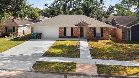 Single Family Residence in Houston TX 11035 Sagehill Drive.jpg