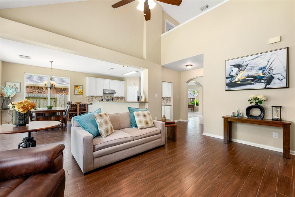 3319 Coastwood Lane, Pearland, Texas image 7