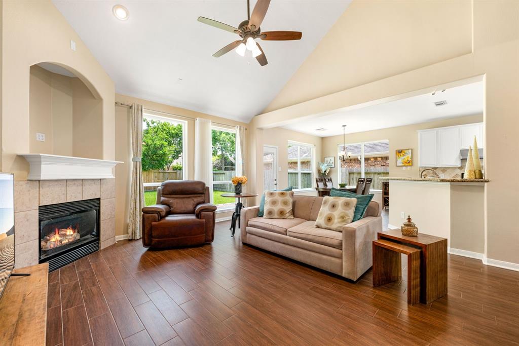 3319 Coastwood Lane, Pearland, Texas image 6