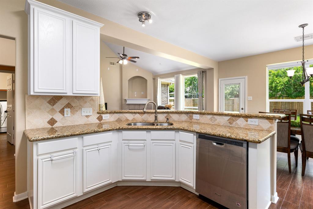 3319 Coastwood Lane, Pearland, Texas image 12