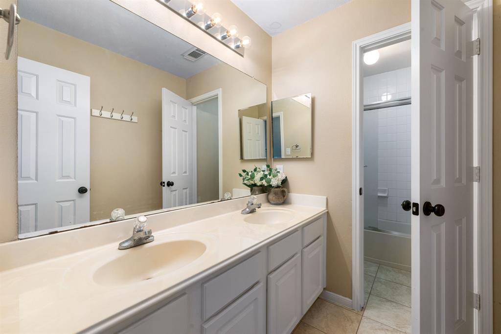 3319 Coastwood Lane, Pearland, Texas image 22