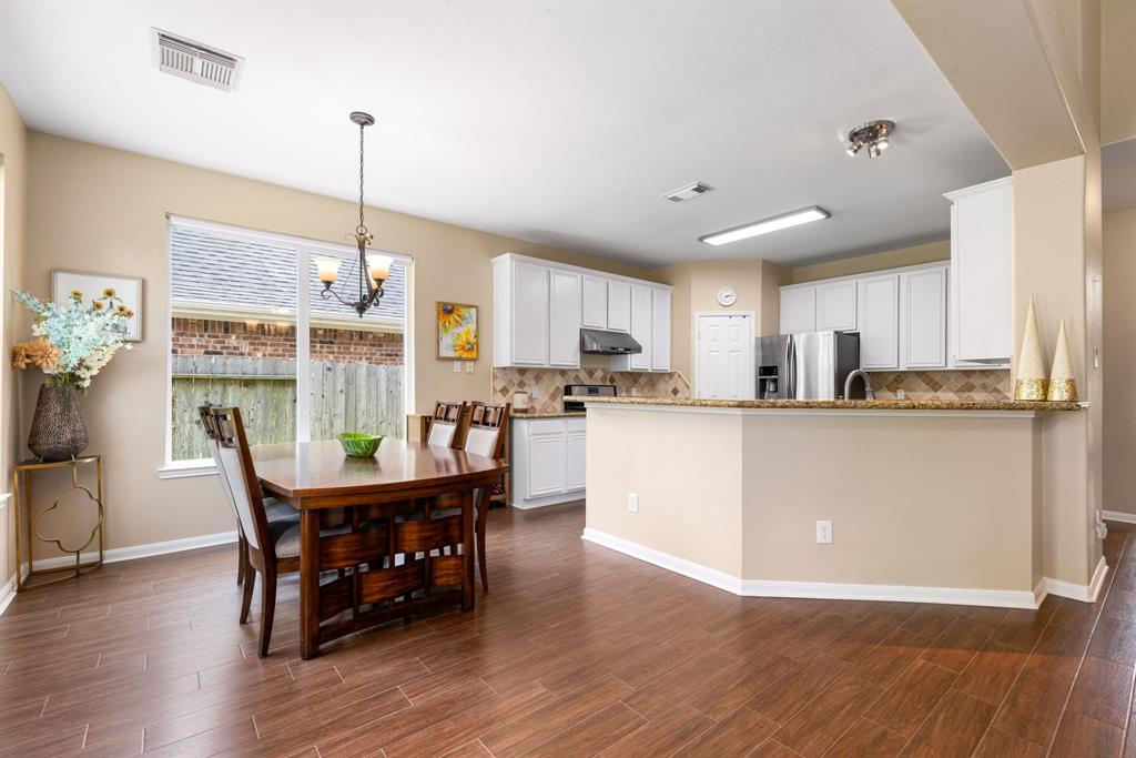 3319 Coastwood Lane, Pearland, Texas image 8