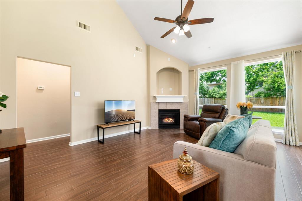 3319 Coastwood Lane, Pearland, Texas image 5