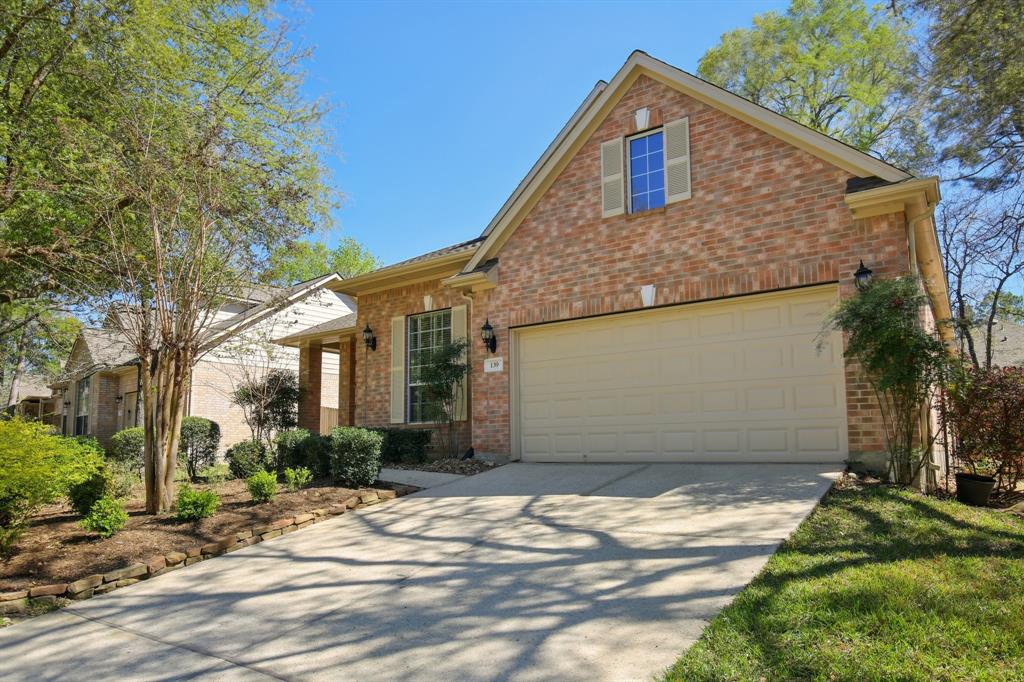 139 E Northcastle Circle, The Woodlands, Texas image 2
