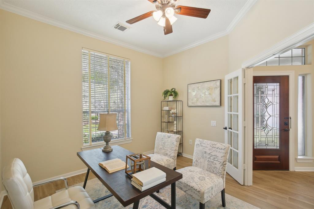 139 E Northcastle Circle, The Woodlands, Texas image 3