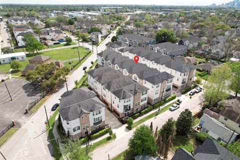 Single Family Residence in Houston TX 2812 Princeton Street.jpg