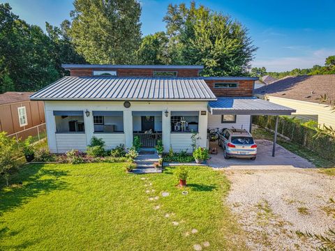 Photo of 644 County Road 5035, Cleveland, TX 77327 (MLS # 62026274) Photo of 644 County Road 5035, Cleveland, TX 77327 (MLS # 62026274)