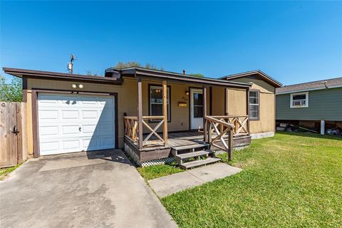 Photo of 420 17th Avenue N, Texas City, TX 77590 (MLS # 41555761)