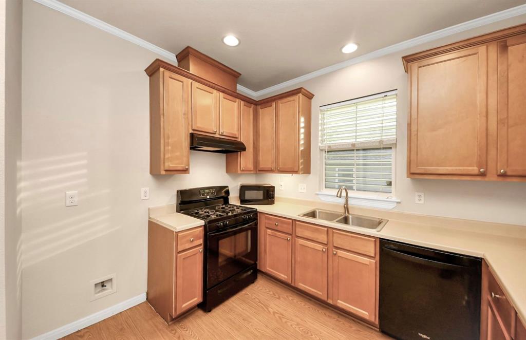 5323 Menard Avenue, Galveston, Texas image 8