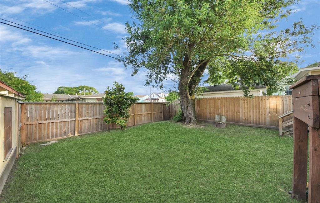 5323 Menard Avenue, Galveston, Texas image 32