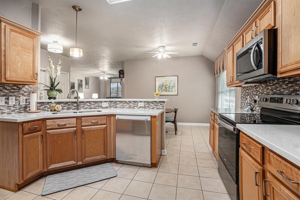 235 River Basin Lane, League City, Texas image 10