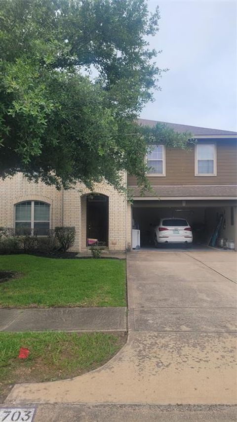 Single Family Residence in Houston TX 1703 Macclesby Lane.jpg