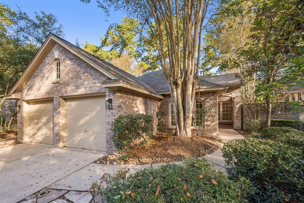 66 Vista Cove Drive, The Woodlands, Texas image 2