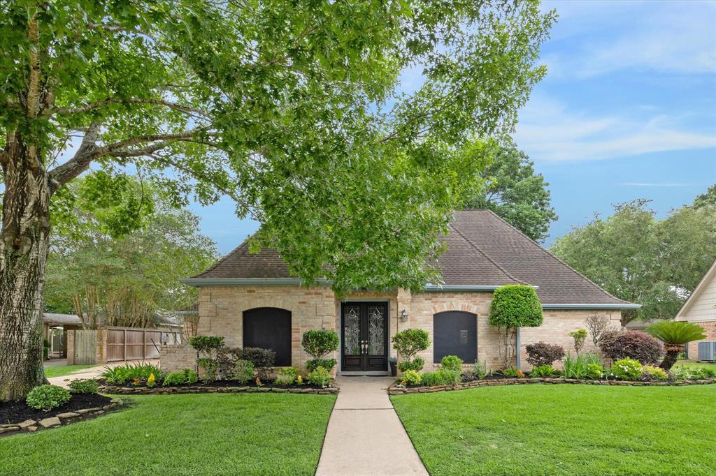 2317 Green Tee Drive, Pearland, Texas image 1