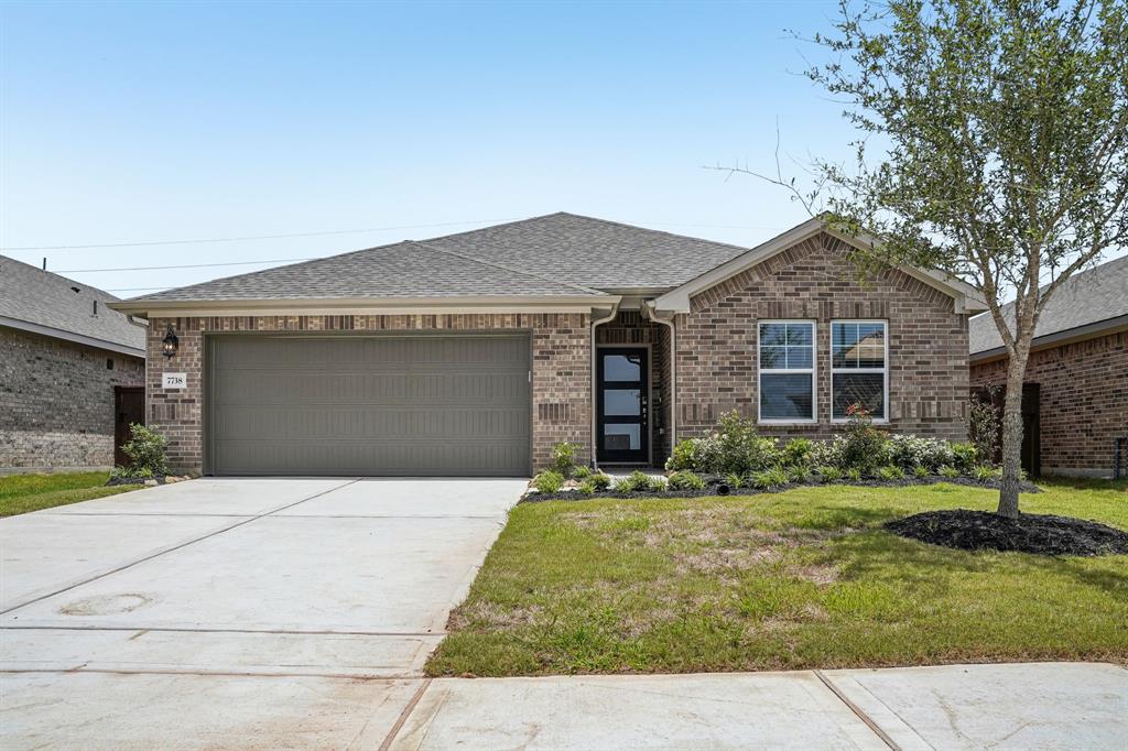 7738 Beaufort Lane, Baytown, Texas image 1