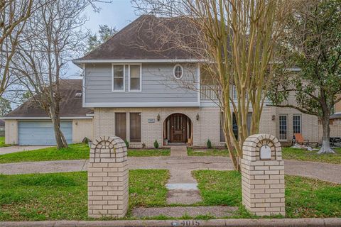 Photo of 4015 Black Locust Drive, Houston, TX 77088 (MLS # 90698095)