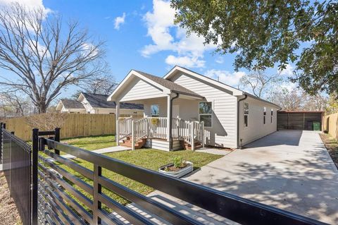Single Family Residence in Houston TX 4205 New Orleans Street.jpg