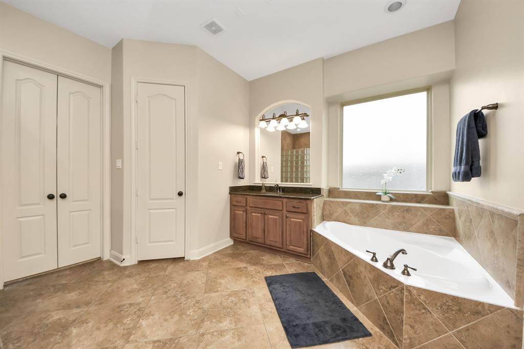 11415 Stonecreek Bend Lane, Cypress, Texas image 24