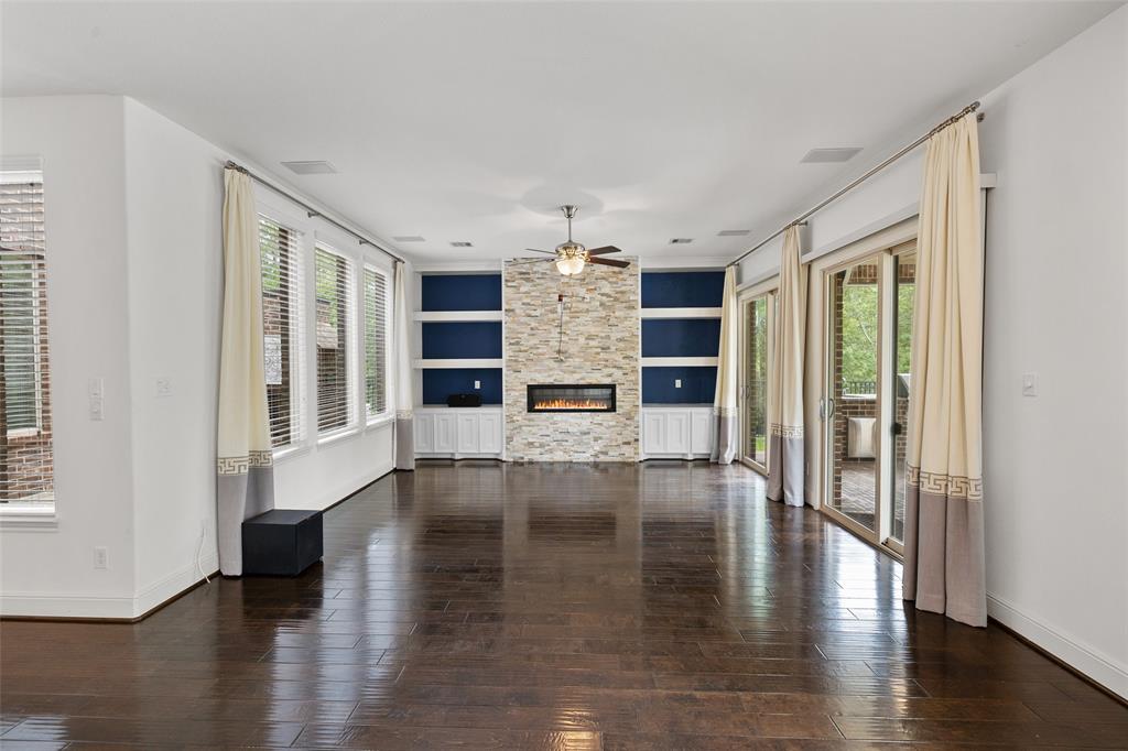 211 Twilight Toast Drive, Conroe, Texas image 13
