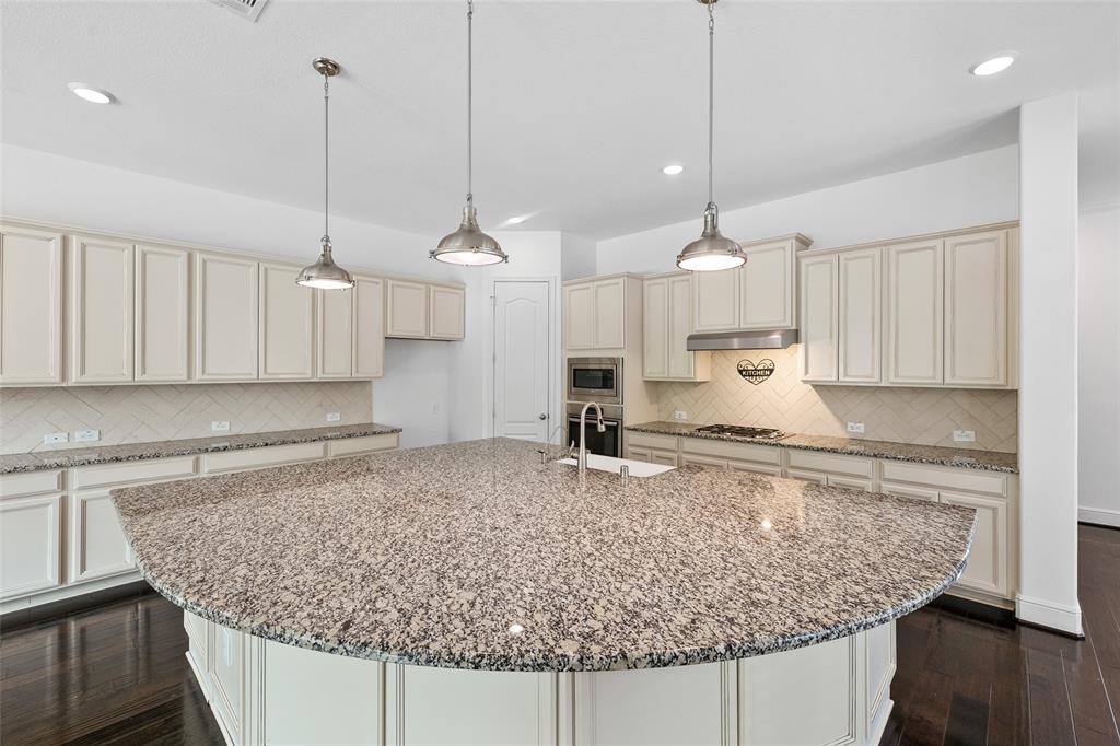 211 Twilight Toast Drive, Conroe, Texas image 16