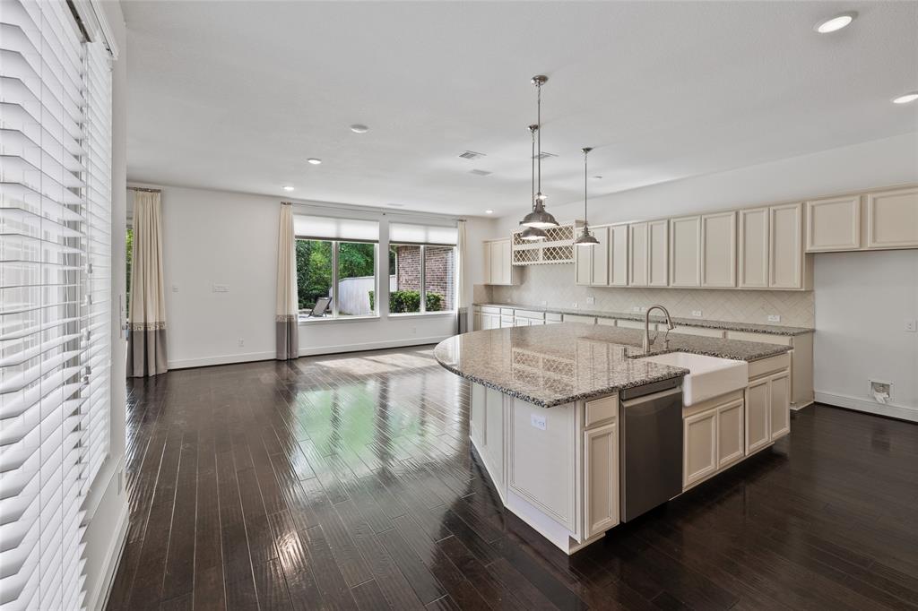 211 Twilight Toast Drive, Conroe, Texas image 15