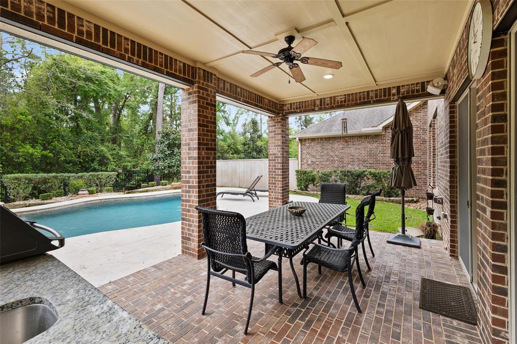 211 Twilight Toast Drive, Conroe, Texas image 8