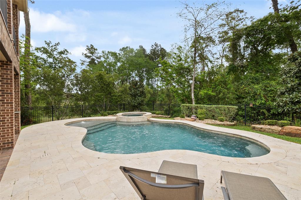 211 Twilight Toast Drive, Conroe, Texas image 3
