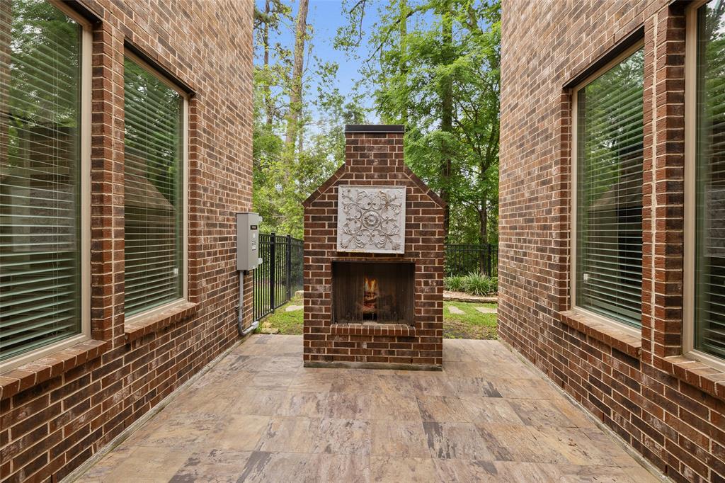 211 Twilight Toast Drive, Conroe, Texas image 10