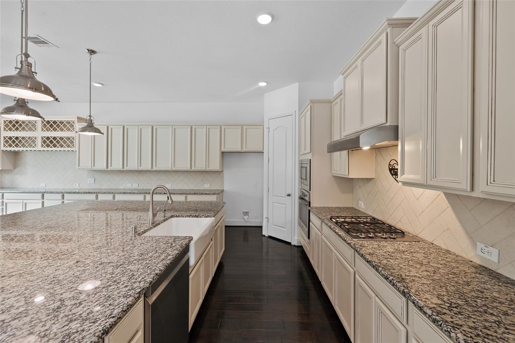 211 Twilight Toast Drive, Conroe, Texas image 18