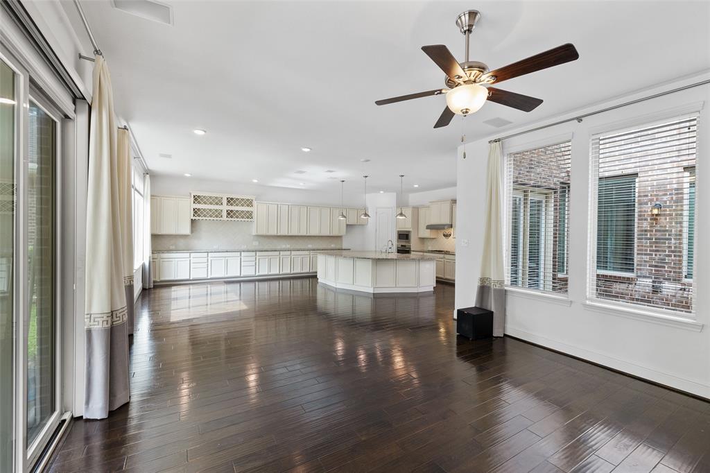 211 Twilight Toast Drive, Conroe, Texas image 14