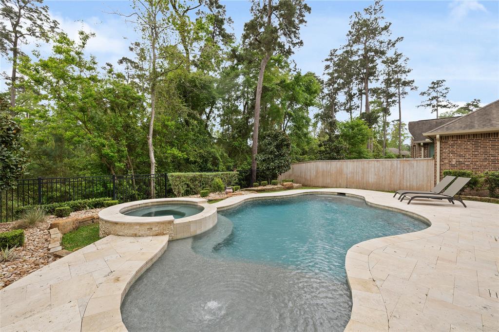 211 Twilight Toast Drive, Conroe, Texas image 5