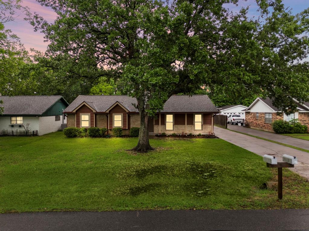 1111 Robert Street, Pearland, Texas image 1