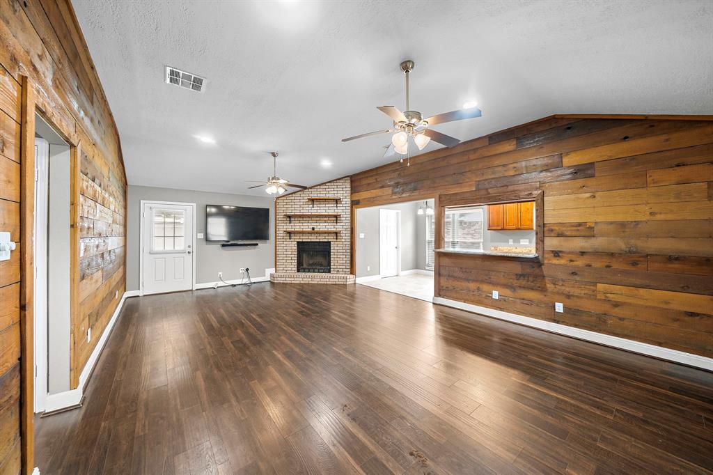 1111 Robert Street, Pearland, Texas image 4