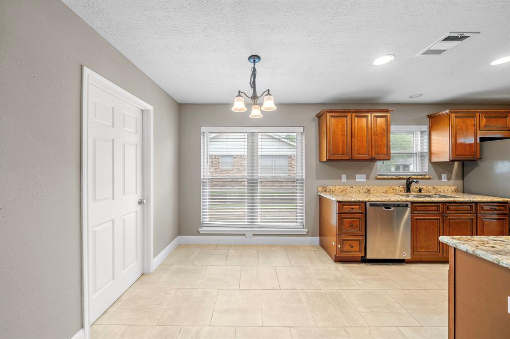 1111 Robert Street, Pearland, Texas image 12